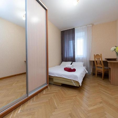 Spacious Apartments In The Center Of Obolon 2 Bedrooms Kiev Ngoại thất bức ảnh