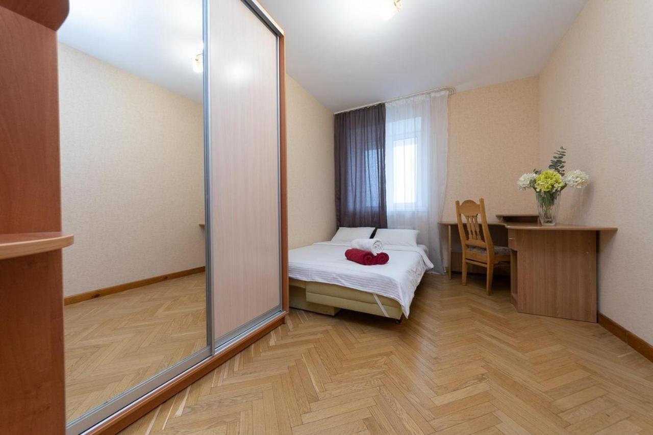 Spacious Apartments In The Center Of Obolon 2 Bedrooms Kiev Ngoại thất bức ảnh