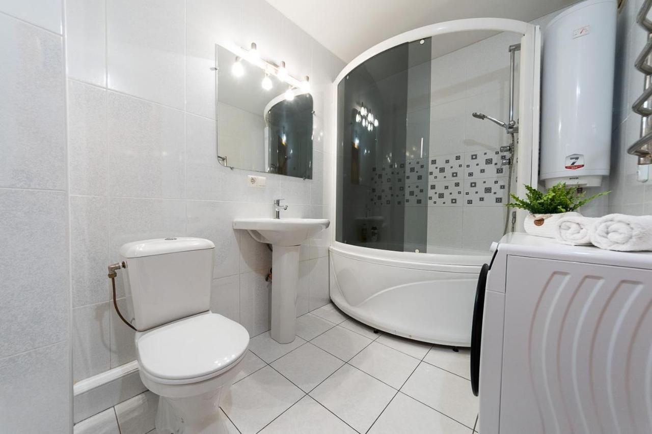 Spacious Apartments In The Center Of Obolon 2 Bedrooms Kiev Ngoại thất bức ảnh