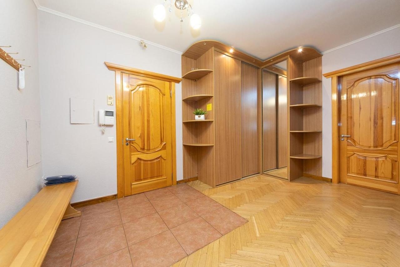 Spacious Apartments In The Center Of Obolon 2 Bedrooms Kiev Ngoại thất bức ảnh
