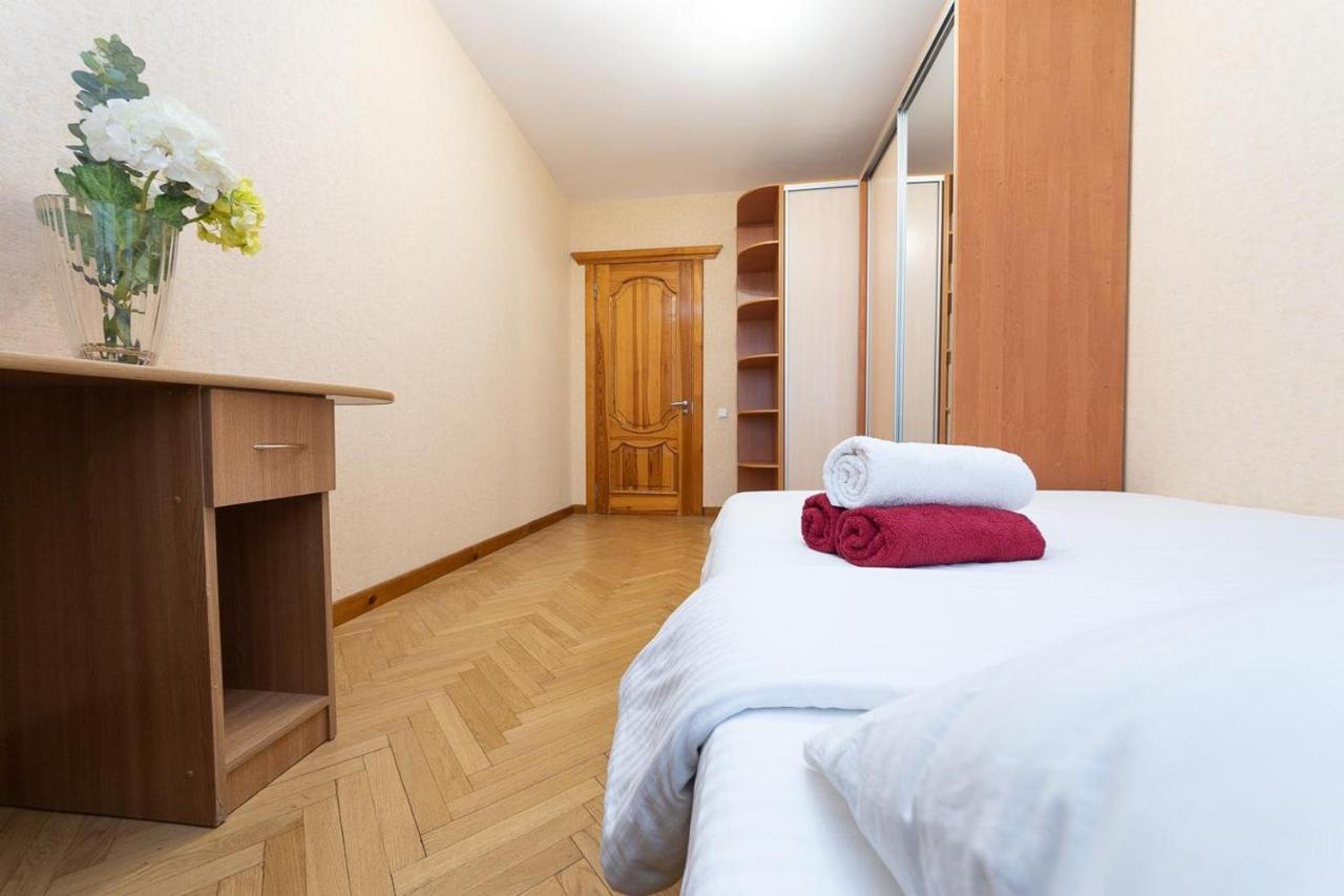 Spacious Apartments In The Center Of Obolon 2 Bedrooms Kiev Ngoại thất bức ảnh