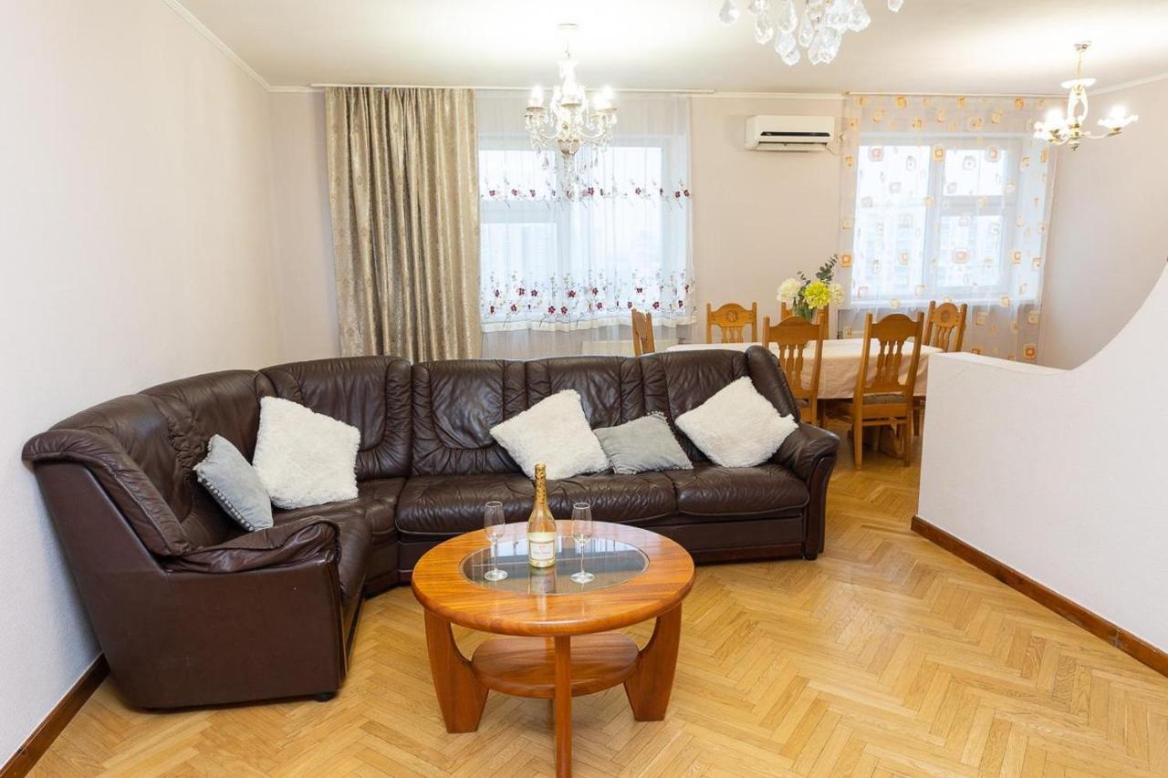 Spacious Apartments In The Center Of Obolon 2 Bedrooms Kiev Ngoại thất bức ảnh