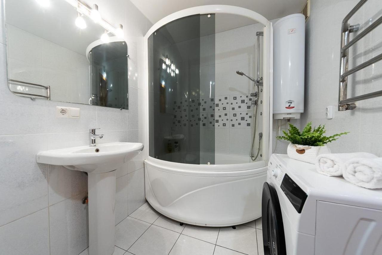 Spacious Apartments In The Center Of Obolon 2 Bedrooms Kiev Ngoại thất bức ảnh