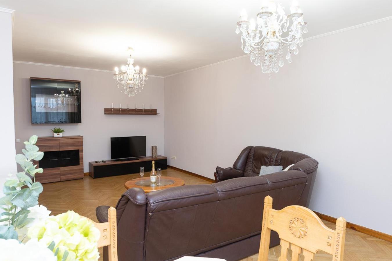 Spacious Apartments In The Center Of Obolon 2 Bedrooms Kiev Ngoại thất bức ảnh