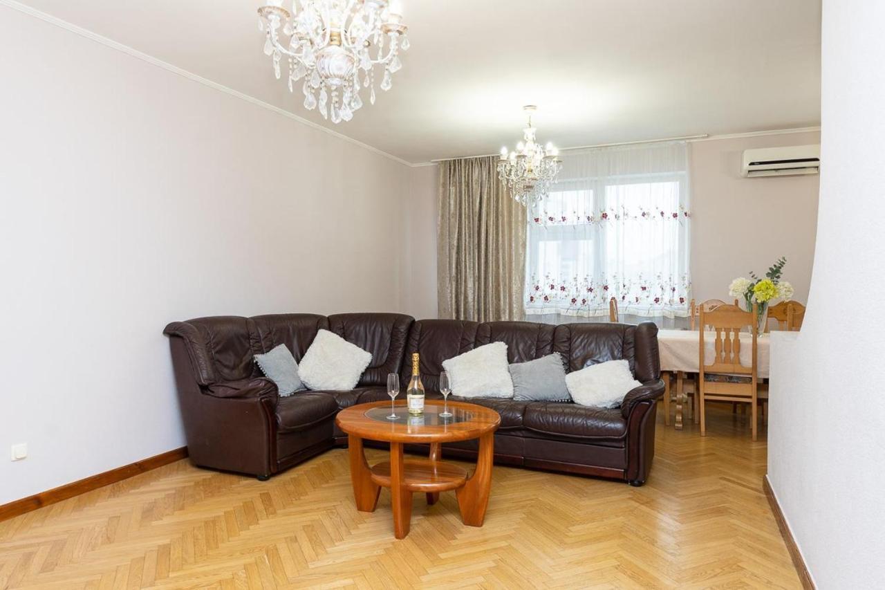 Spacious Apartments In The Center Of Obolon 2 Bedrooms Kiev Ngoại thất bức ảnh