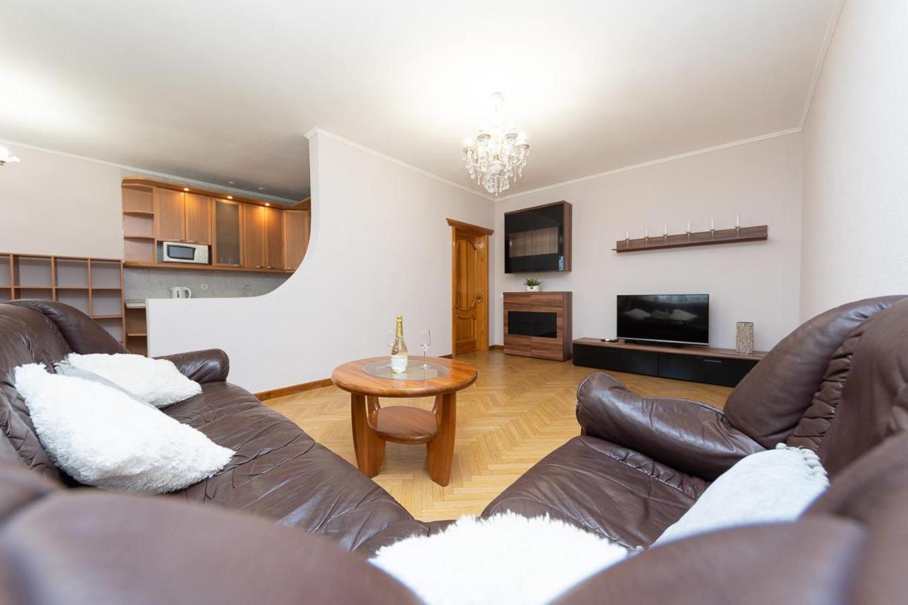 Spacious Apartments In The Center Of Obolon 2 Bedrooms Kiev Ngoại thất bức ảnh