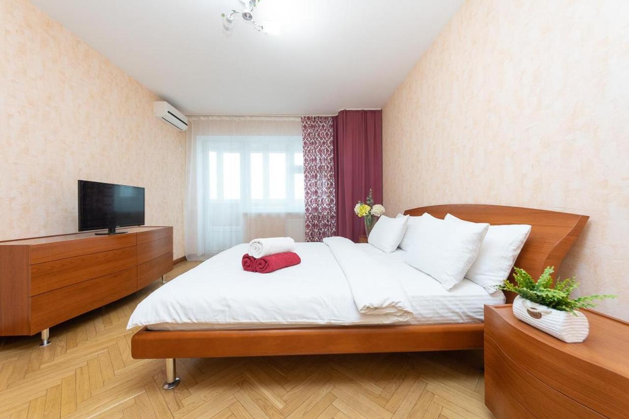 Spacious Apartments In The Center Of Obolon 2 Bedrooms Kiev Ngoại thất bức ảnh