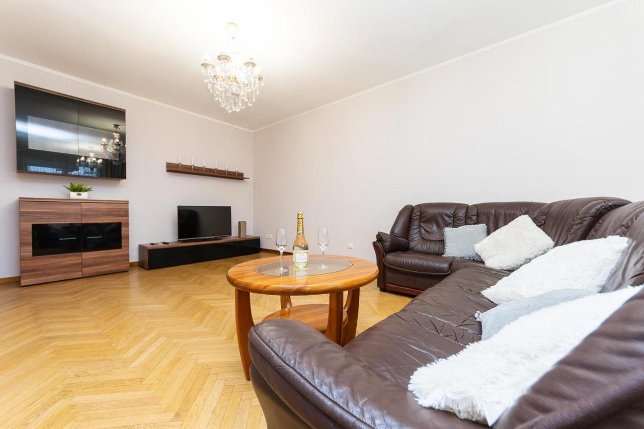 Spacious Apartments In The Center Of Obolon 2 Bedrooms Kiev Ngoại thất bức ảnh