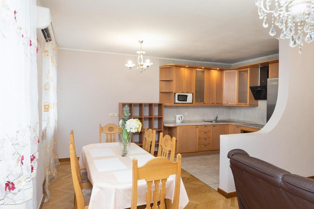 Spacious Apartments In The Center Of Obolon 2 Bedrooms Kiev Ngoại thất bức ảnh